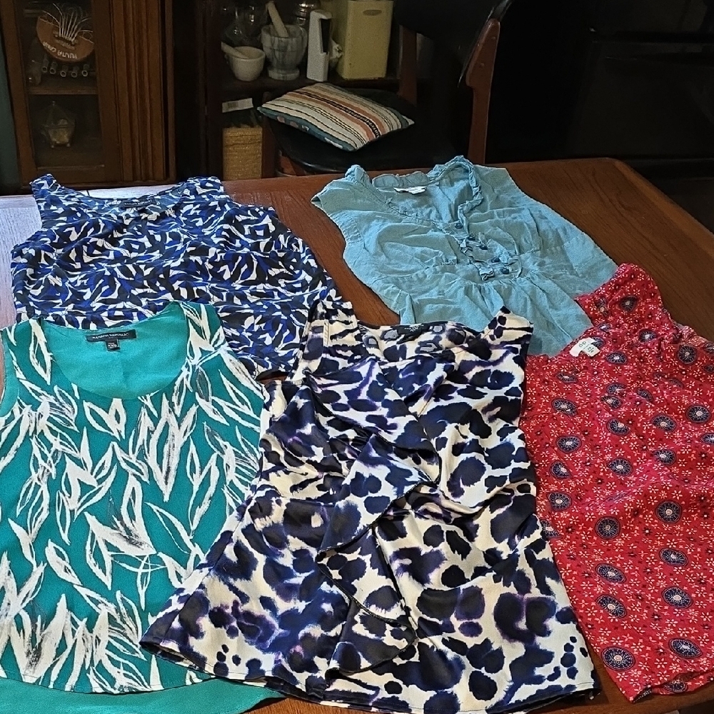 Five (5) XXS  Sleeveless Tops Ann Taylor, Loft, Banana Republic, Dip Floral